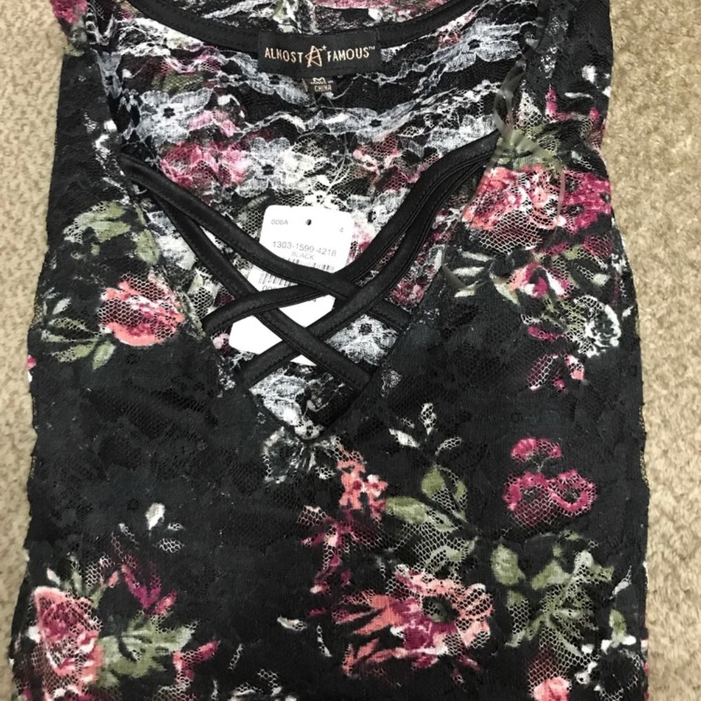 Floral Lace Top - Picture 6 of 7